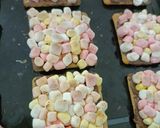 Gambar langkah 3 resipi Crispy Marshmallow melted with peanut chocolate.