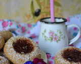 Foto del paso 4 de la receta: Pepas de coco y mermelada de frutilla😋