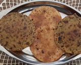 A picture of step 2 of Thepla & Roti khakhra.