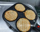 A picture of step 3 of Suji Uttappam or Savoury Pancakes.