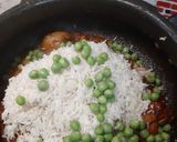 A picture of step 5 of Matar Murg Tahiri.