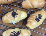 Foto langkah ke 5 dari resep Butter Rolls isi Keju dan Coklat.