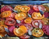 Une image de l'étape 4 de Tarte à la tomate pesto.