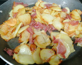 Foto del paso 6 de la receta: Huevos estrellados o rotos con jamón