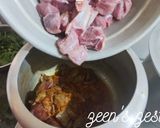 A picture of step 1 of Maat Ambada Kaleji Gosht.