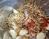 A picture of step 2 of Dry coconut and lasun chutney.
