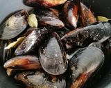 Foto del paso 2 de la receta: Mejillones con pipirrana