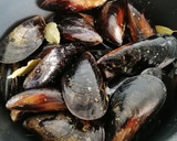 Foto del paso 2 de la receta: Mejillones con pipirrana