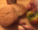 Foto del paso 1 de la receta: Hamburguesa, cebolla, tomate & queso
