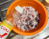 Foto langkah ke 1 dari resep Sotong Bumbu Seafood Simple.