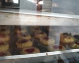 Foto langkah ke 6 dari resep Thumbrpint Cookies Strawberry 🍓.