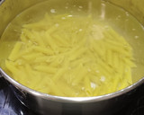 Foto del paso 1 de la receta: Macarrones con tomate, albahaca y mozzarella