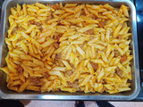 Macarrones con chistorra roja con carne picada gratinados