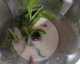 A picture of step 2 of Green Smoothie.