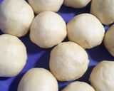 Foto langkah ke 4 dari resep Donat Panggang Empuk isi Ragout.