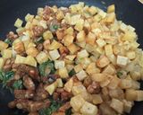 Foto langkah ke 4 dari resep Kentang balado cabai hijau.
