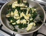 Foto del paso 4 de la receta: Hojaldre de espinacas y queso