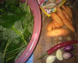 Foto langkah ke 1 dari resep Sayur bening bayam wortel.