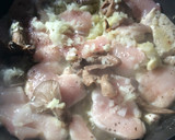 Foto del paso 3 de la receta: Solomillos de pollo con nata y setas 🍄