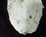 A picture of step 6 of Afghani fateer piyazi.