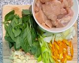 รูปขั้นตอนการทำที่ 1 ของ อกไก่ผัดพริกสด