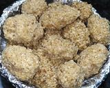 A picture of step 3 of Till ke laddoo.