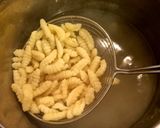 Foto del passaggio 3 della ricetta Cavatelli fatti in casa con tonno & Co