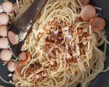Foto langkah ke 3 dari resep Spagetti Aglio e Olio with Sausages.