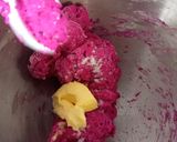 Foto langkah ke 2 dari resep Roti Sobek Buah Naga.