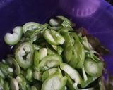Foto langkah ke 2 dari resep Sayur Santan Kuning Pare Belut.
