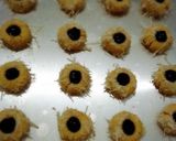 Foto langkah ke 4 dari resep Blueberry Thumbprint.