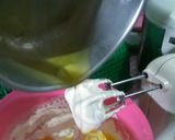 Foto langkah ke 4 dari resep Bolu pandan coklat.