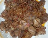 صورة لخطوة 3 من وصفة كبد وقوانص بالبصل 🍲😋