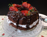 Foto del paso 4 de la receta: Rosca chocolateada con fresas y crema de cacao