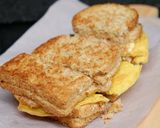 Foto langkah ke 5 dari resep Sandwich Tuna Mayo.