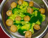 Foto langkah ke 1 dari resep Sup Tahu Brokoli Baci Tulang Rangu.