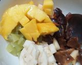 A picture of step 1 of Custard Fruit Salad.