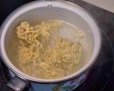 Foto langkah ke 3 dari resep Mie Instan Kuah Kari Susu.