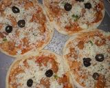 A picture of step 6 of Mini pizza.