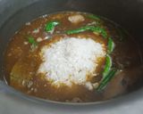 A picture of step 3 of Lahori pulao.