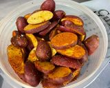 Une image de l'étape 2 de Pommes de terre grillées aux herbes et épices.
