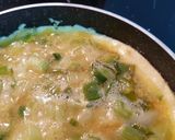 Foto del paso 7 de la receta Tortilla de hojas tiernas de cebolleta