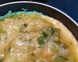 Foto del paso 7 de la receta: Tortilla de hojas tiernas de cebolleta
