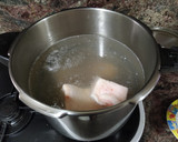 Foto del paso 1 de la receta: Caldo de puchero olla express