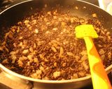 Foto del paso 3 de la receta: Lentejas Beluga en ensalada y salchichas de pavo