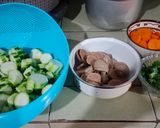 Foto langkah ke 1 dari resep Sop Oyong Bihun.