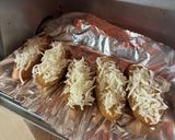 Hagymaleves gluténmentes sajtos baguette szeletekkel recept fázis 5 fotója
