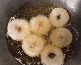 Foto langkah ke 5 dari resep Donat Pisang Wijen.
