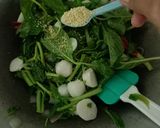 Gambar langkah 2 resipi Bayam Tumis Air.