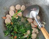 Foto langkah ke 5 dari resep Tumis Bayam with Bakso.